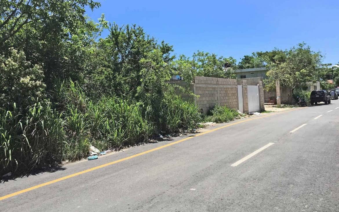 Calle 21 access on a new paved street