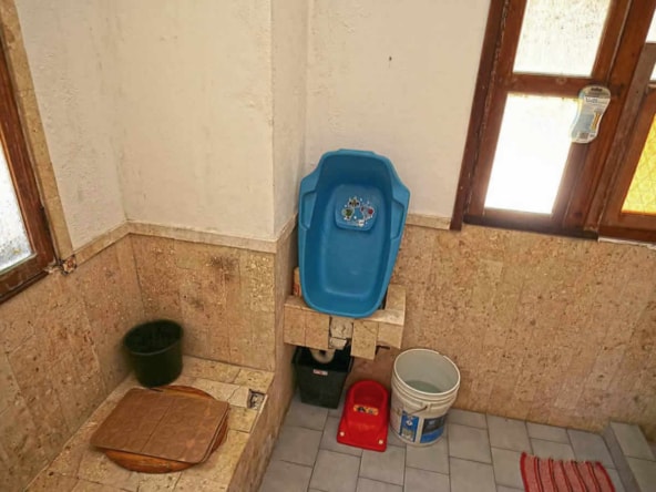Chenchomac lower bathroom