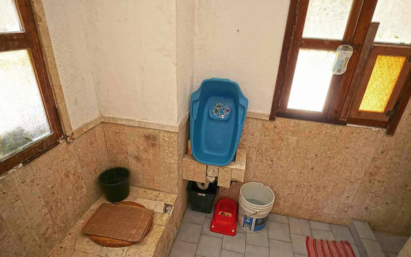 Chenchomac lower bathroom