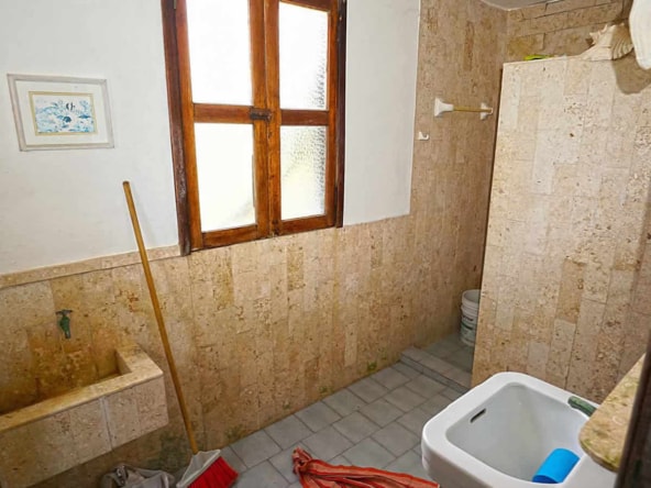 Chenchomac lower bathroom