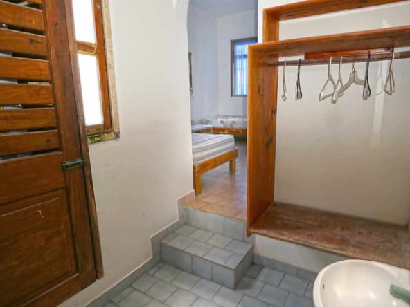 Chenchomac upper bathroom