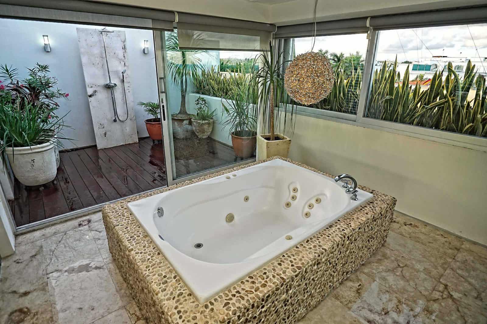 Magia enormous master suite bathroom plus jacuzzi