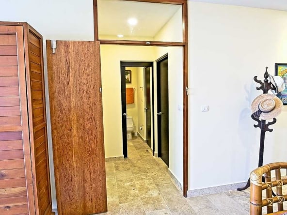 Veranto doorway to guest bedroom, bathroom and rooftop.