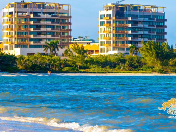 Beachfront location or a short walk from the beach? Which offers better profitability in Playa del Carmen?