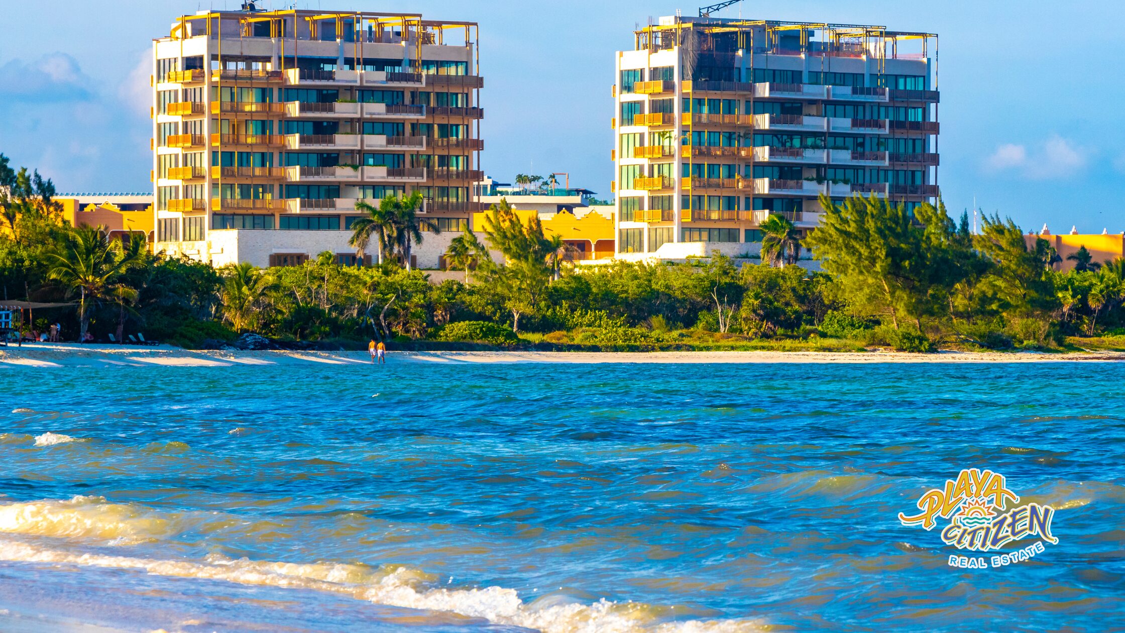 Beachfront location or a short walk from the beach? Which offers better profitability in Playa del Carmen?