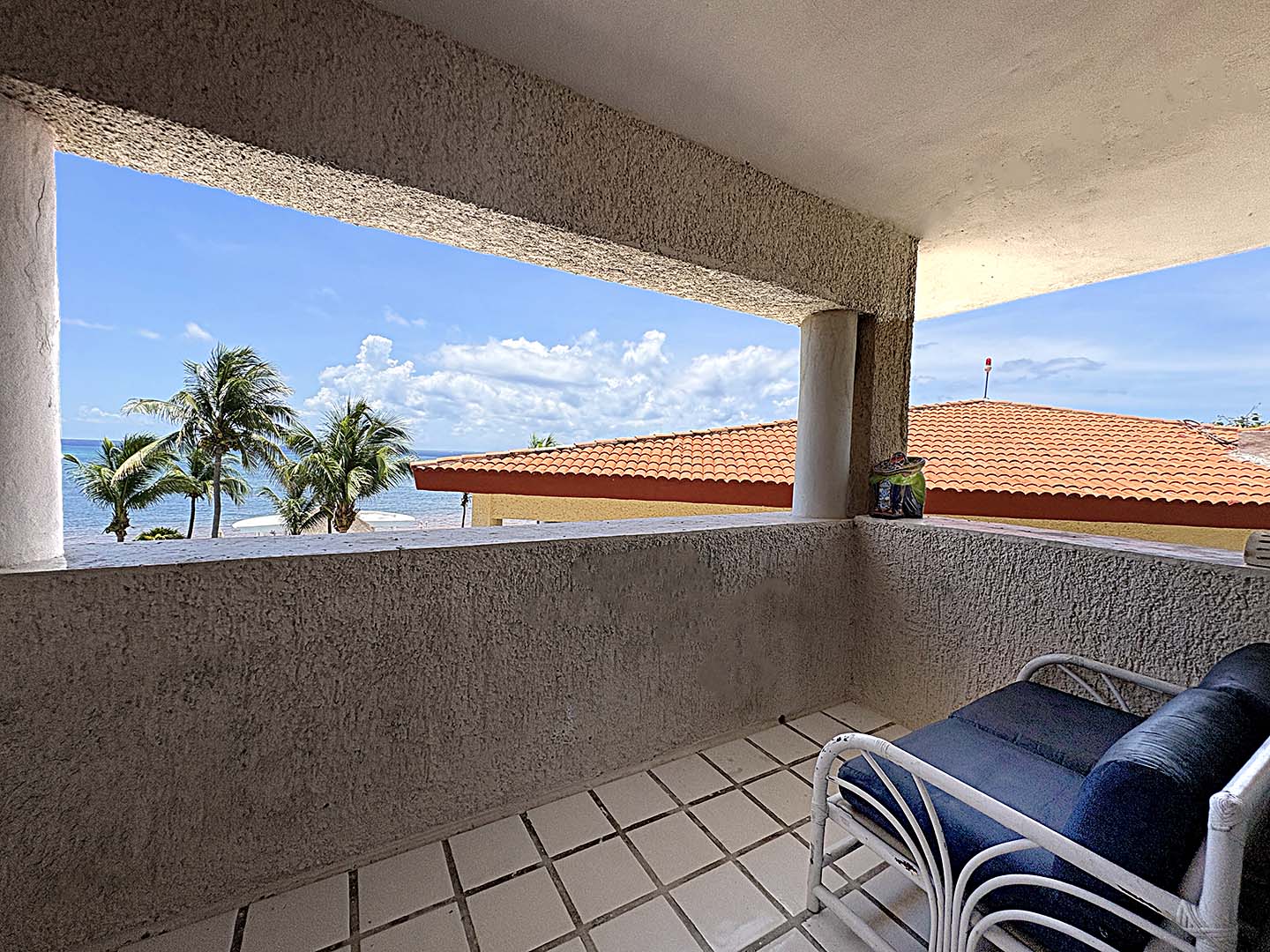 Xaman Ha beachfront top floor, 3 bedrooms, 3 bathrooms for rent