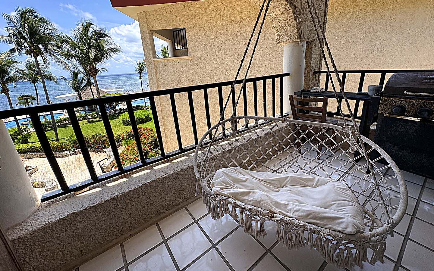 Xaman Ha beachfront top floor, 3 bedrooms, 3 bathrooms for rent