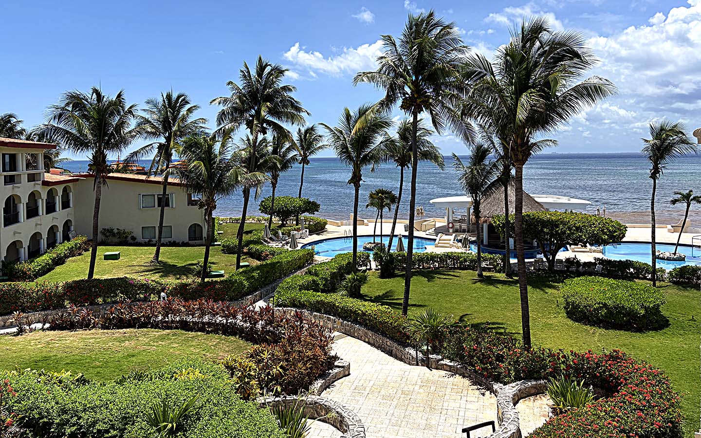Xaman Ha beachfront top floor, 3 bedrooms, 3 bathrooms for rent